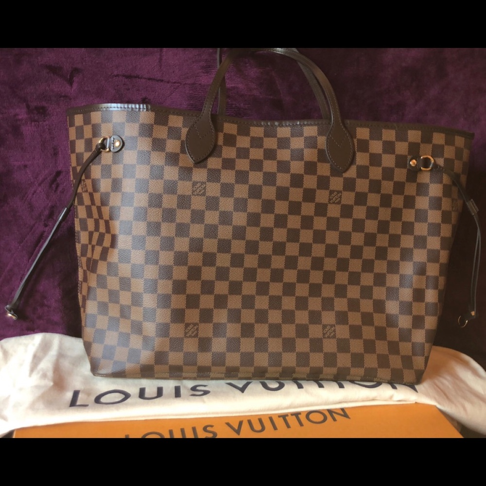 LIGHTLY USED NEVERFULL GM ( NO POUCH )